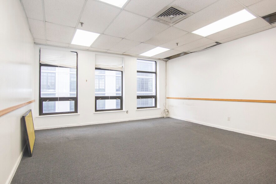 More Photos Of 30-07 39th Ave, Long Island City Office For Lease