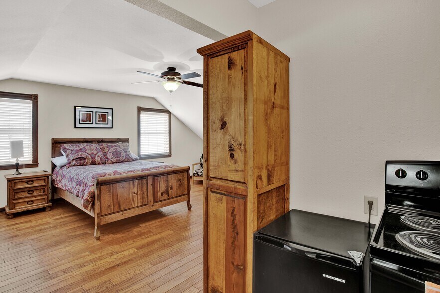 More Photos Of 10207 E Hwy 290, Fredericksburg Freestanding For Sale