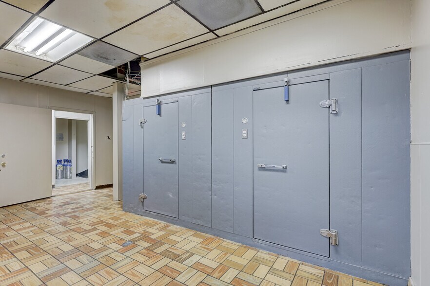 More Photos Of 21559 Grand River Ave, Detroit Storefront For Lease