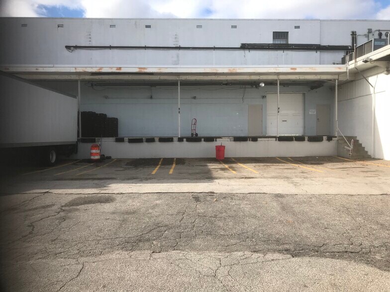 More Photos Of 31 Budlong Rd, Cranston Warehouse For Lease