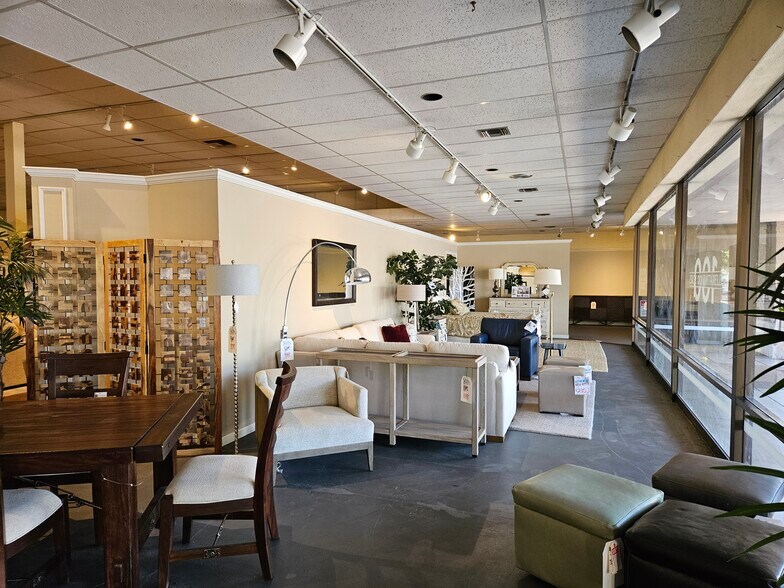 More Photos Of 345 W 18th St, Merced Storefront For Sale