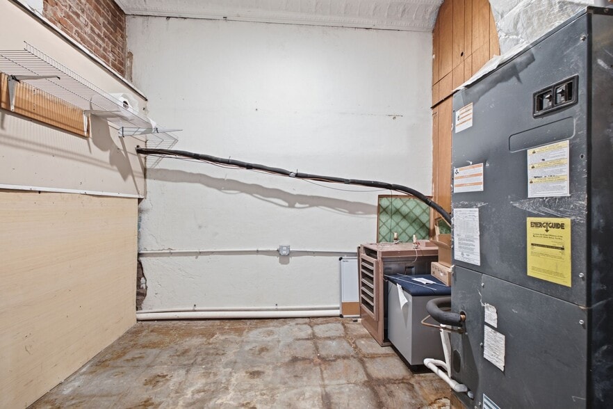 More Photos Of 1029 Park St, Westmoreland Storefront Retail Office For Sale