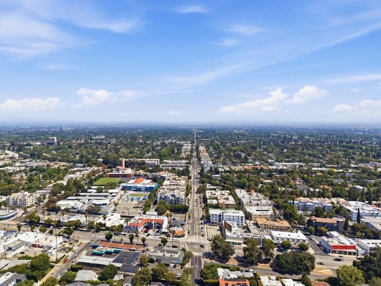 More Photos Of 13273 Ventura Blvd, Studio City Storefront Retail Office For Lease