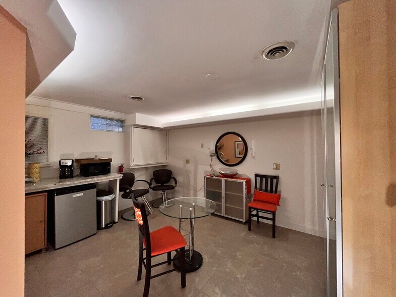 More Photos Of 110 Ponemah Rd, Amherst Freestanding For Sale