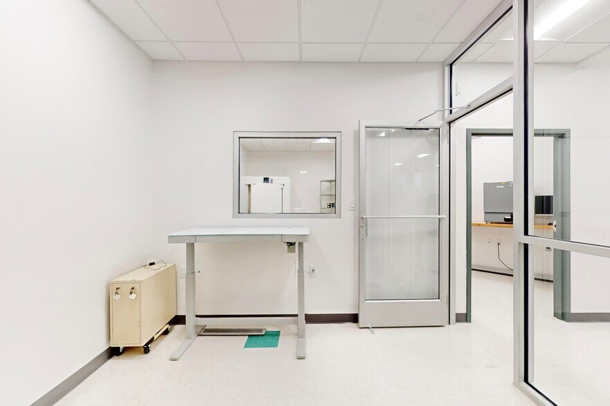 More Photos Of 6410 Gibson Blvd SE, Albuquerque Bank For Sale