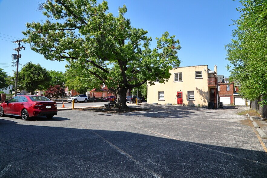 More Photos Of 221 E Princess St, York Office For Sale