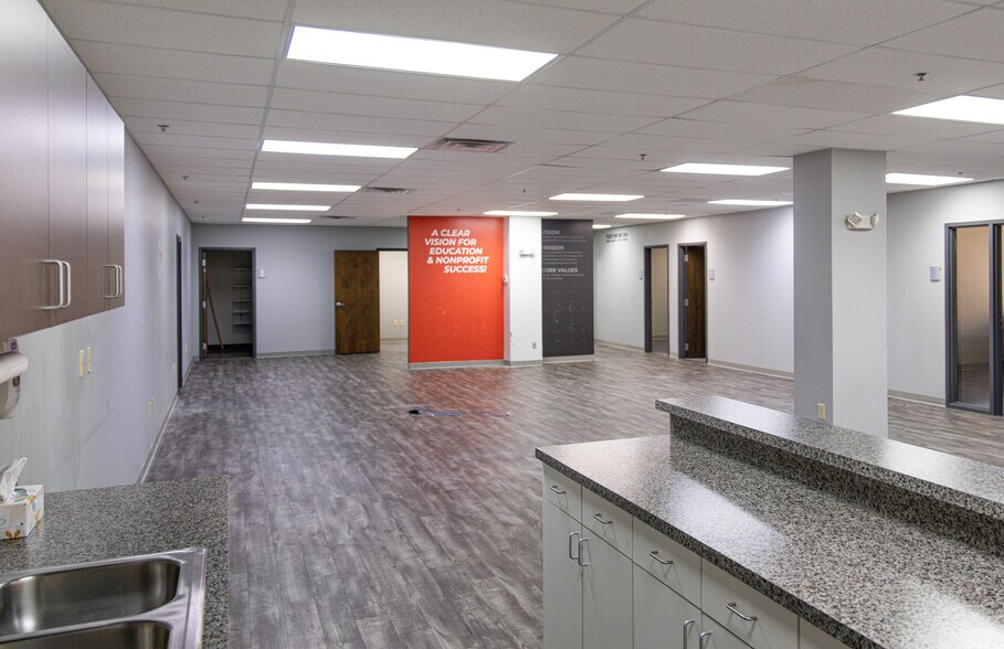 More Photos Of 825 Northgate Blvd, New Albany Office For Lease