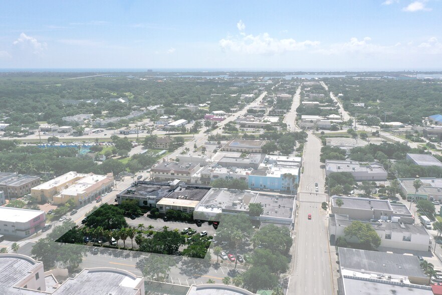 More Photos Of 2045 14th Ave, Vero Beach Office Residential For Sale