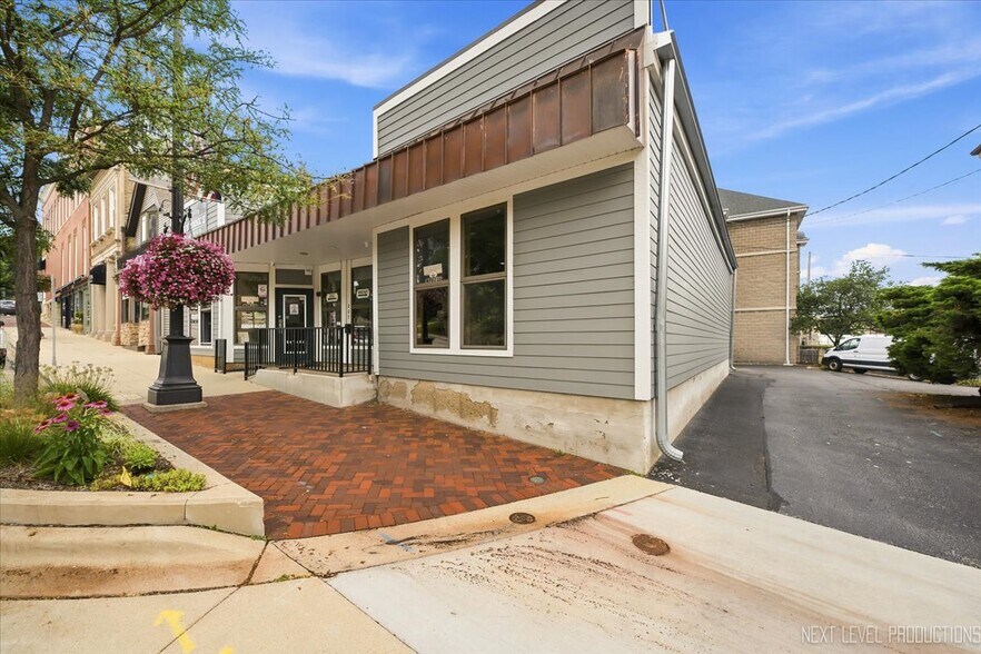More Photos Of 227 W Wilson St, Batavia Restaurant For Sale