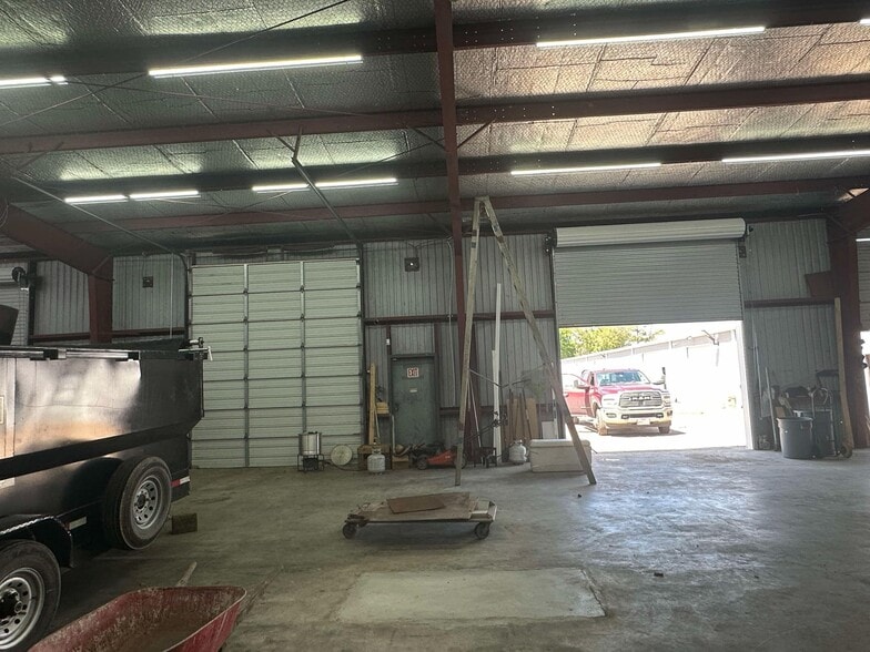 More Photos Of 9941A Rowlett Rd, Houston Warehouse For Lease
