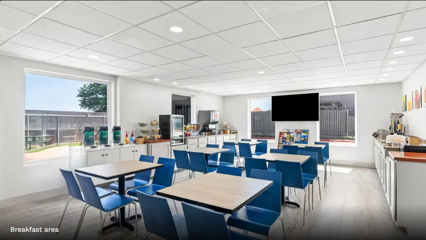 More Photos Of 106 Hasler Blvd, Bastrop Hotel For Sale