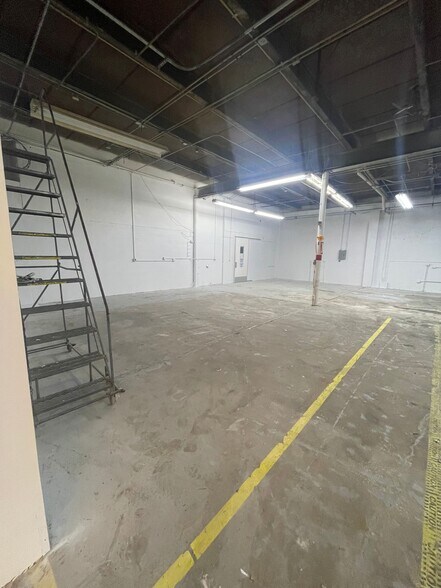 More Photos Of 5299 Saint Augustine Rd, Jacksonville Manufacturing For Lease