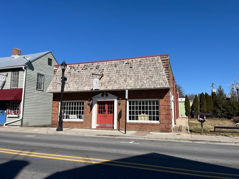 Primary Photo Of 145 E King St, Strasburg Storefront Retail Office For Lease