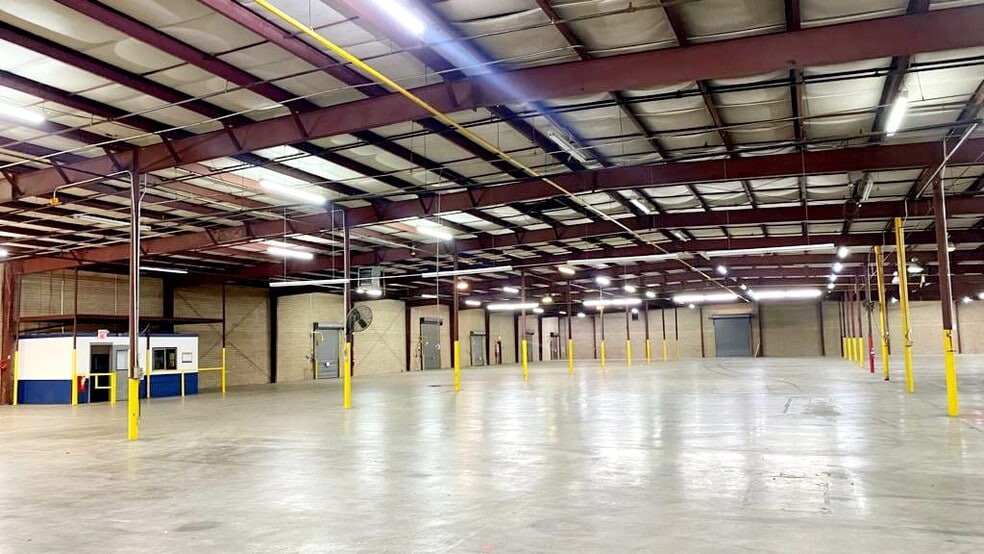 More Photos Of 3540 Corporate Dr, Dalton Warehouse For Lease