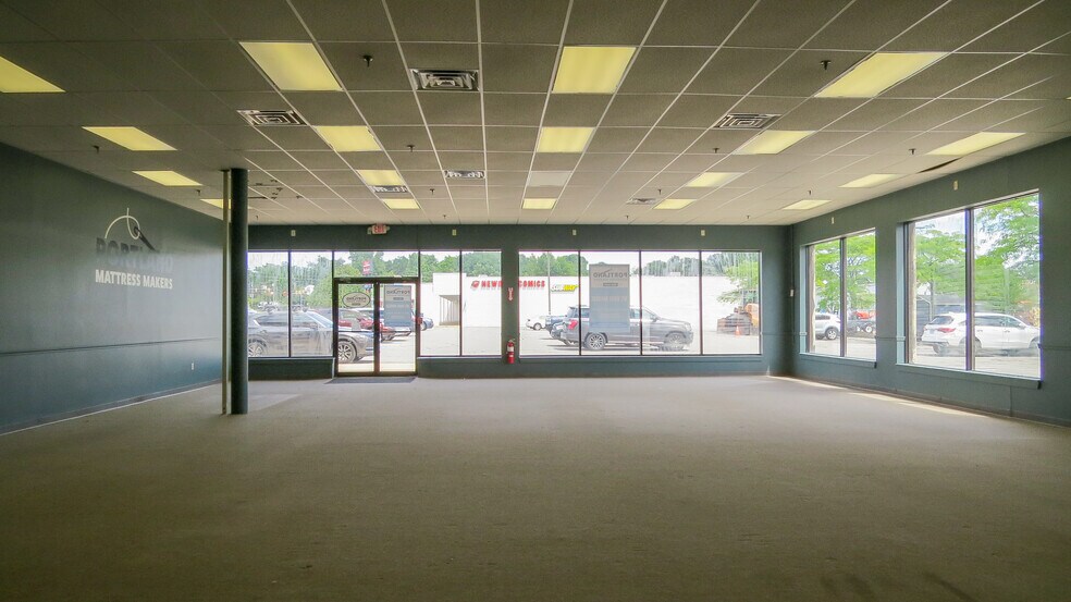 More Photos Of 777 S Willow St, Manchester Storefront For Lease