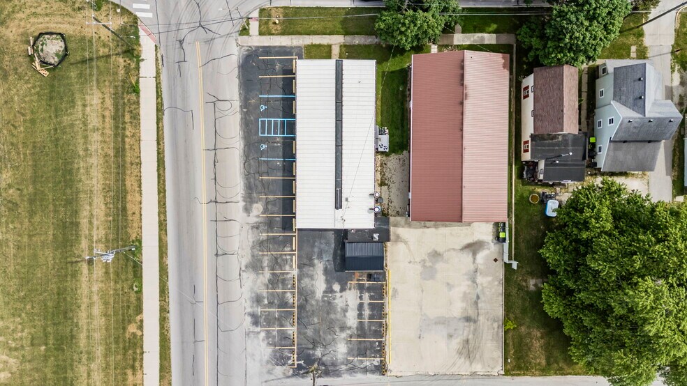 More Photos Of 770 E Franklin St, Huntington Restaurant For Sale