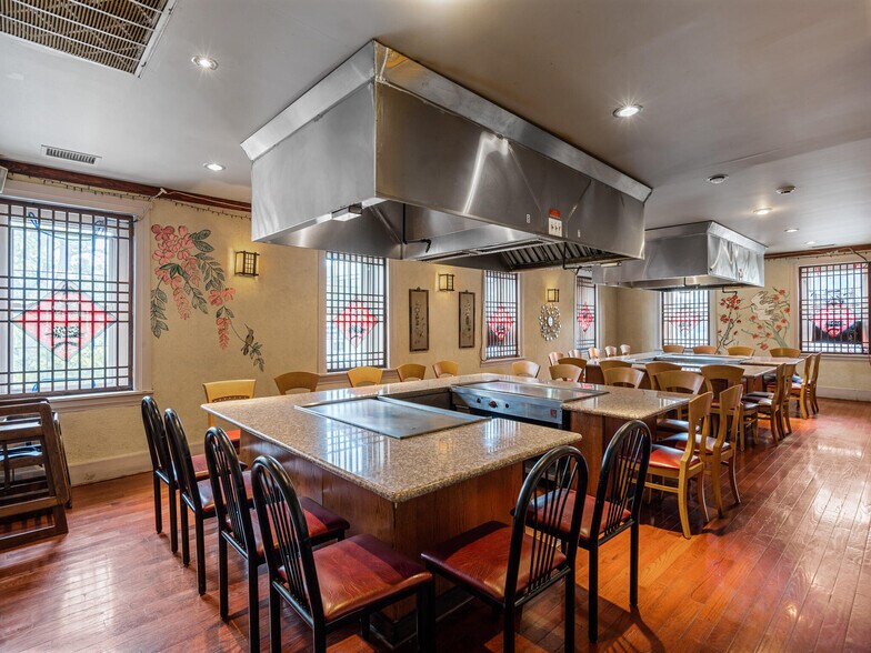 More Photos Of 1495 Farmington Ave, Pottstown General Retail For Sale