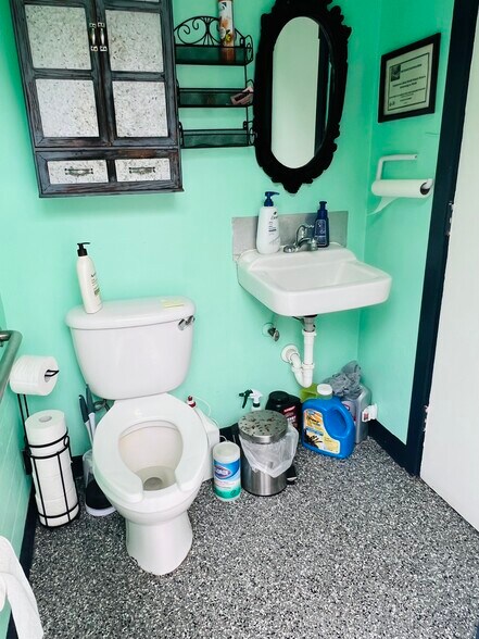 More Photos Of 6661 Bowden Rd, Jacksonville Fast Food For Lease