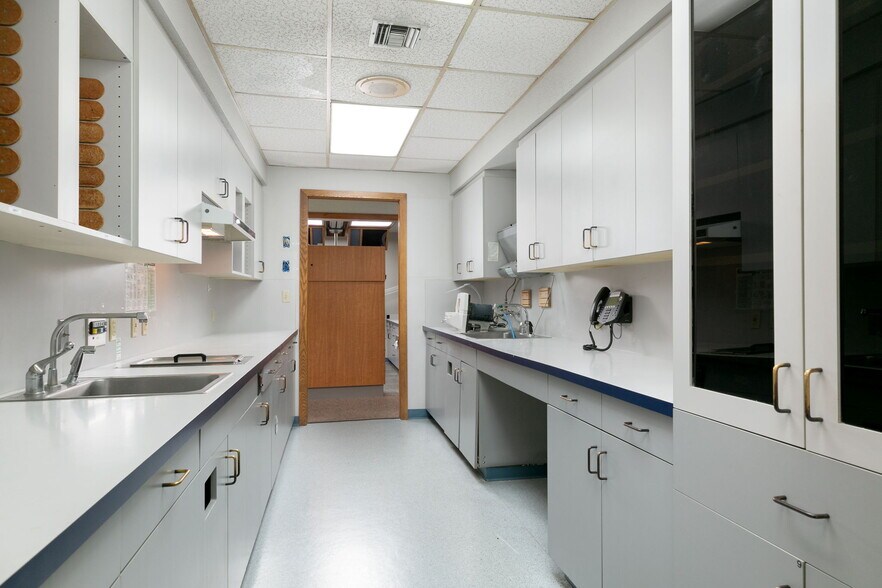 More Photos Of 1015 S 40th Ave, Yakima Medical For Sale