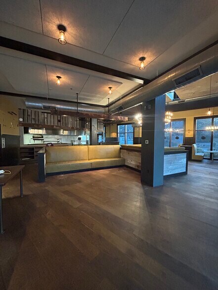More Photos Of 835 Coleman Blvd, Mount Pleasant General Retail For Lease