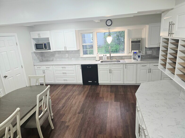 More Photos Of 205 Delaware Ave, Delmar Loft Creative Space For Lease