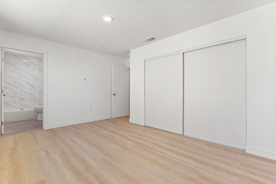 More Photos Of 707 W 80th St, Los Angeles Apartments For Sale