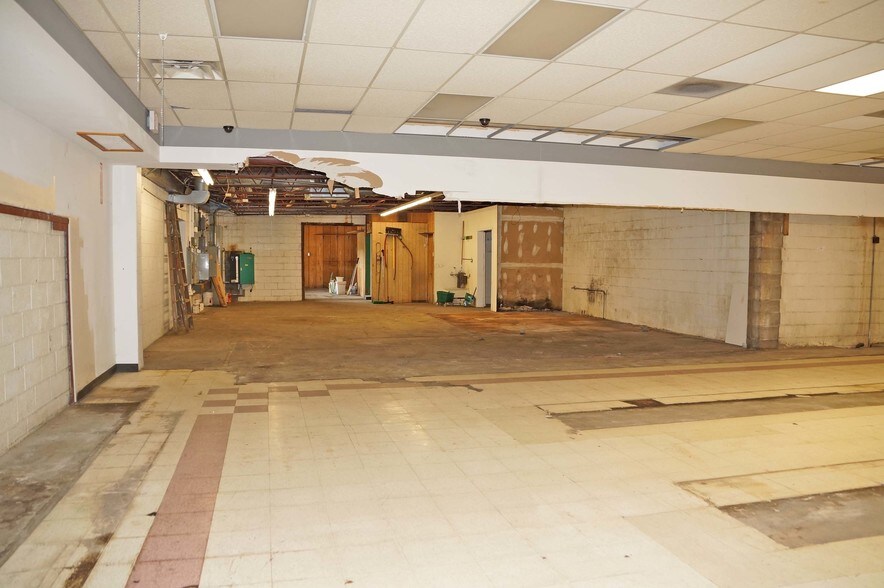 More Photos Of 130 S Main St, Fredericktown Storefront For Sale