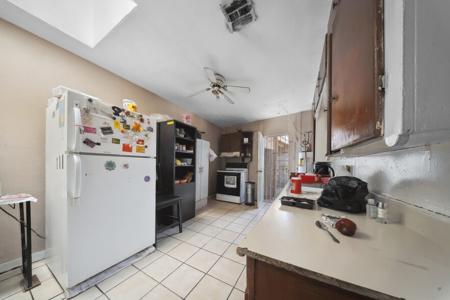 More Photos Of 1018-1020 E San Antonio Ave, El Paso Freestanding For Sale