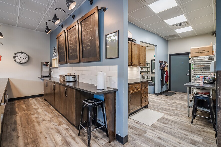 More Photos Of 20 Railway Av S, Marwayne General Retail For Sale