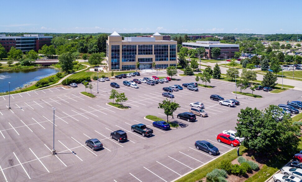 More Photos Of 10361 Innovation Dr, Milwaukee Office For Lease