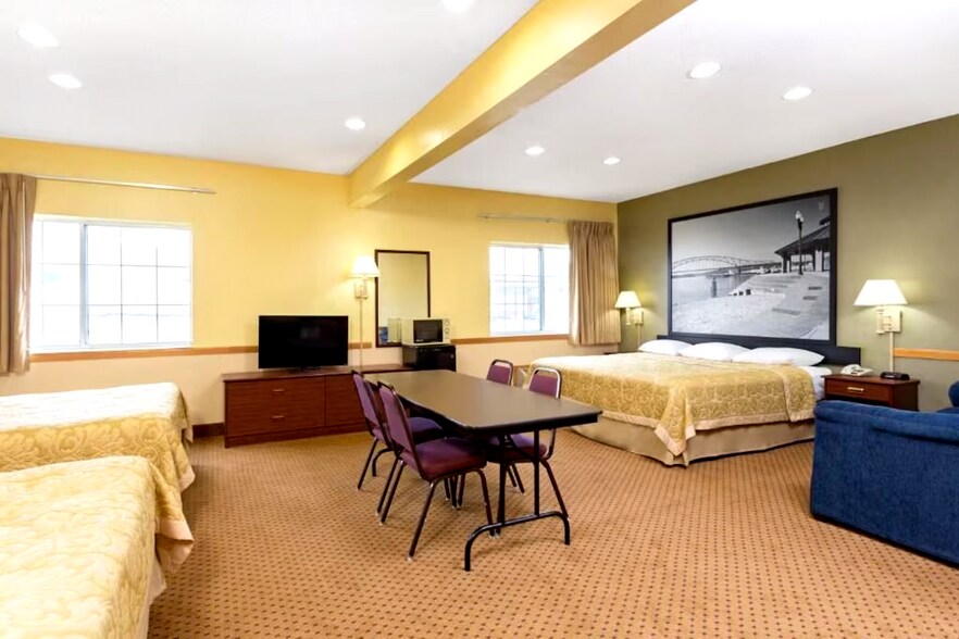 More Photos Of 1530 Main St, Osage Hotel For Sale