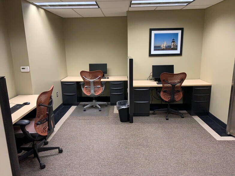 More Photos Of 21211 Haggerty Rd, Novi Bank For Lease