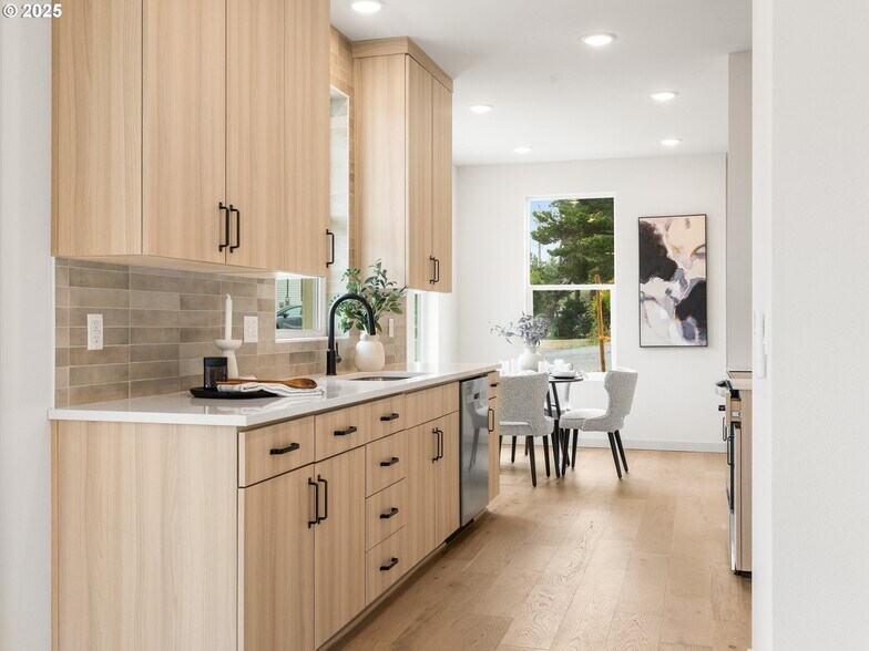 More Photos Of 305 Jetty ave, Lincoln City Multifamily For Sale