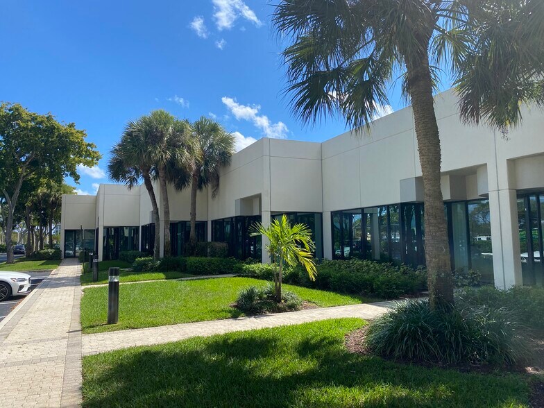 More Photos Of 902 Clint Moore Rd, Boca Raton Office For Lease