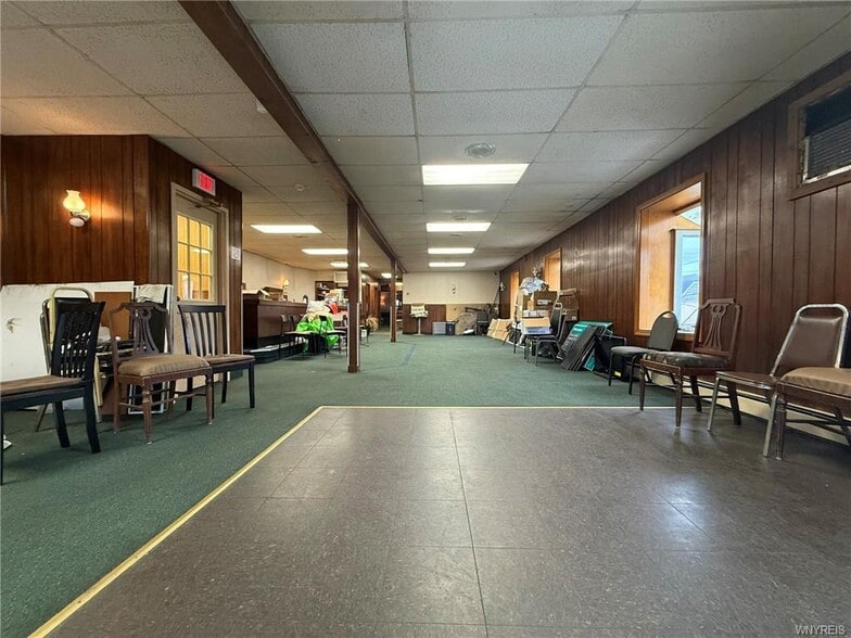 More Photos Of 1701 Pine Ave, Niagara Falls Restaurant For Sale