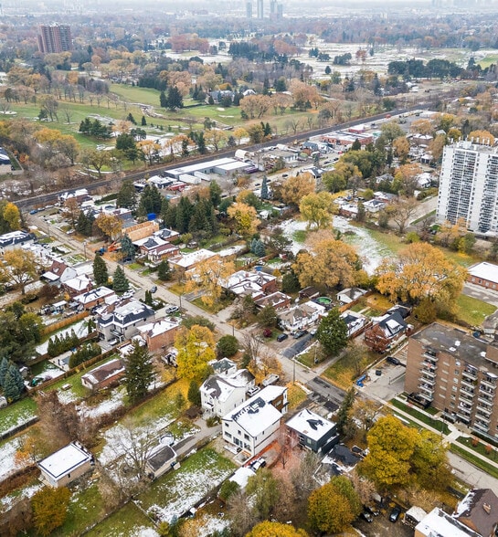 More Photos Of 1199-1201 Lakeshore Rd E, Mississauga Apartments For Sale