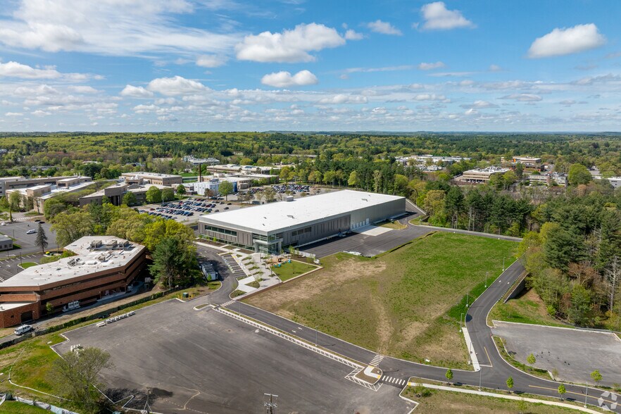 More Photos Of 44 Middlesex Tpke, Bedford Manufacturing For Lease