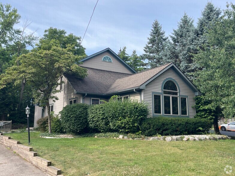 Primary Photo Of 2813 W Main St, Kalamazoo Office For Lease