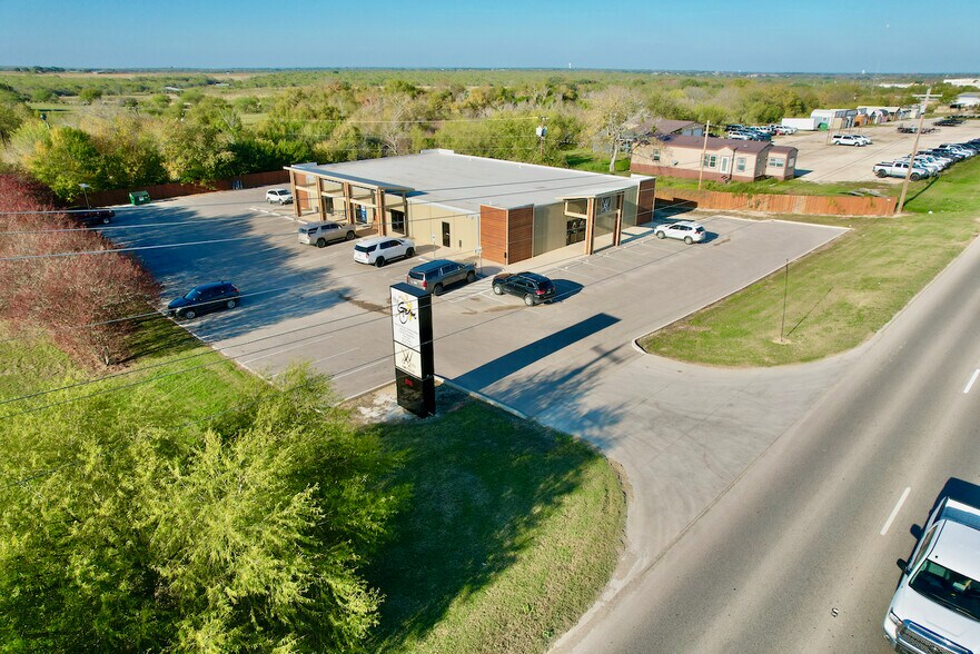 More Photos Of 1753 E State Highway 97, Jourdanton Freestanding For Lease
