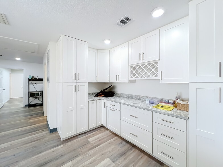 More Photos Of 180 S County Road 427, Longwood General Retail For Sale