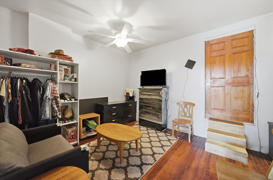 More Photos Of 2930 N Milwaukee Ave, Chicago Storefront Retail Residential For Sale