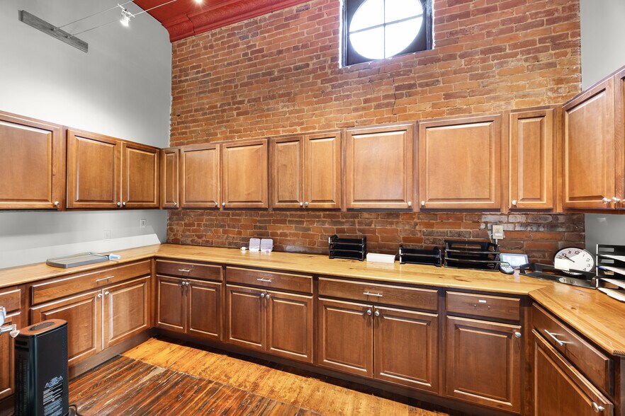 More Photos Of 109 E Lafayette St, Jackson Office Residential For Lease