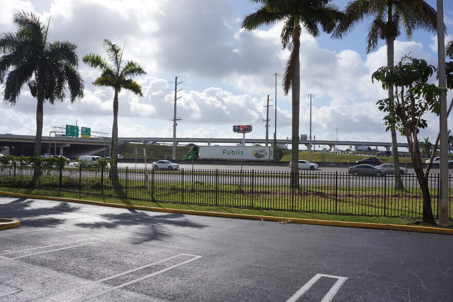 More Photos Of 755-833 NW 167th St, Miami Flex For Lease