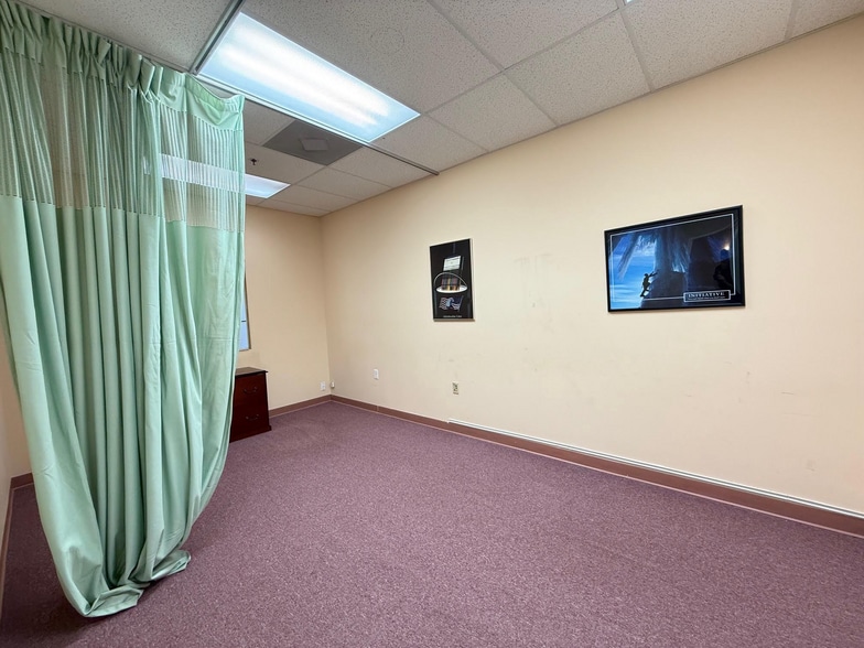 More Photos Of 1374 Whitehorse Hamilton Square Rd, Hamilton Office For Sale