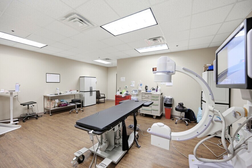 More Photos Of 10007 Huebner Rd, San Antonio Medical For Sale