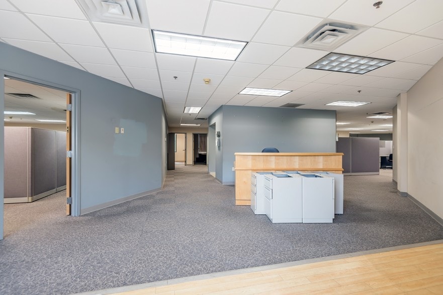 More Photos Of 26 Parkridge Rd, Haverhill Research And Development For Lease