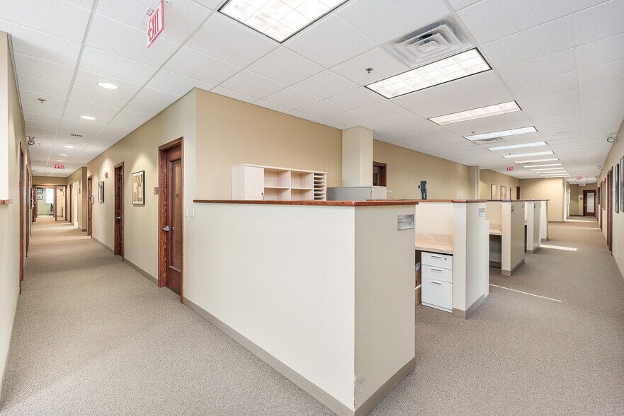 More Photos Of 2272 95th St, Naperville Office For Sale