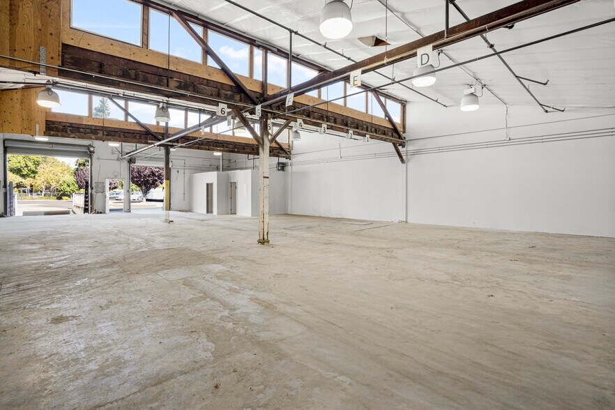 More Photos Of 755 Thornton St, San Leandro Distribution For Lease