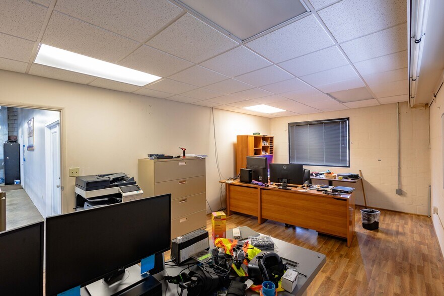 More Photos Of 99-1392 Koaha Pl, Honolulu Warehouse For Sale