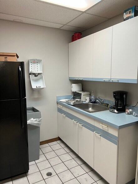 More Photos Of 44810 Vic Wertz Dr, Clinton Township Distribution For Lease